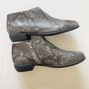 Aerosoles Womens Sophia Brown Boots Size 7 Snake Print Zip